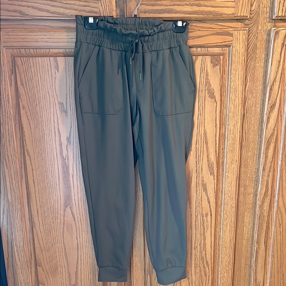 Mondetta Olive stretchy joggers